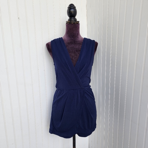 BCBGeneration Sleeveless Navy Blue Romper Stretch Wrap V-Neck Sz XS - Picture 1 of 15